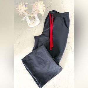 FIGS Charcoal Gray Kade Cargo Scrub Pants in Size Medium Petite Length